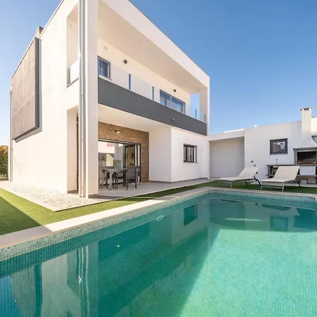 Guestready - Aroeira Pool